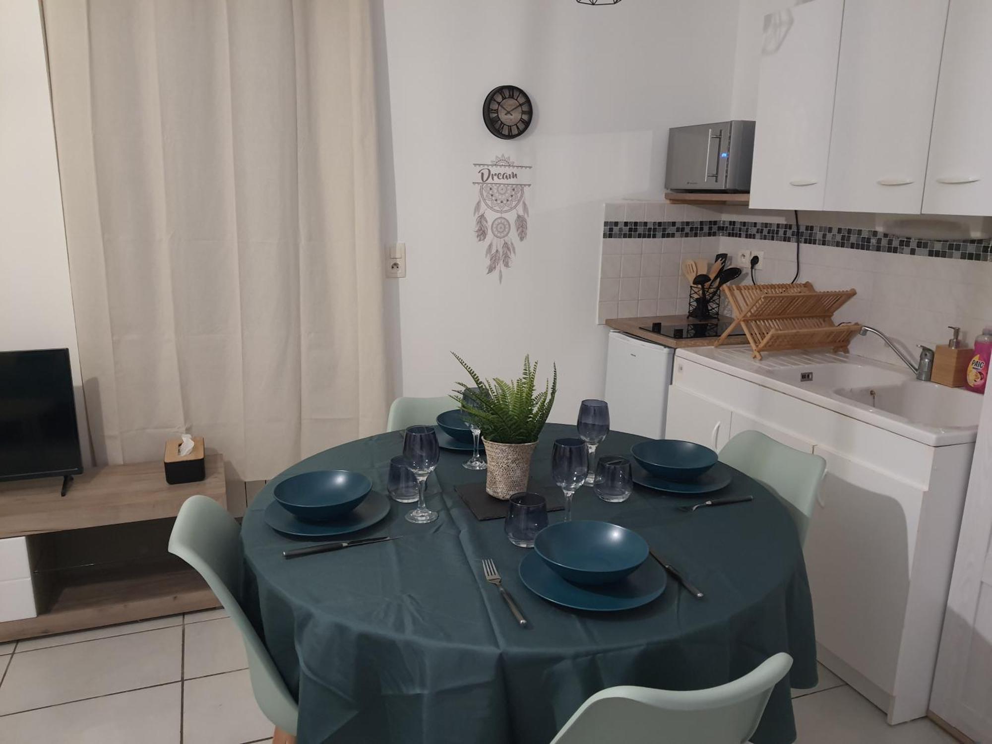 Maisonnette Abj Anneyron 外观 照片